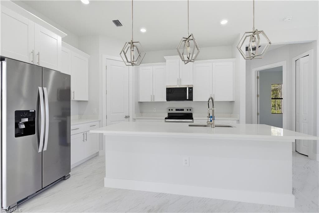 100 Zobora CIR, FORT MYERS FL 33913-5