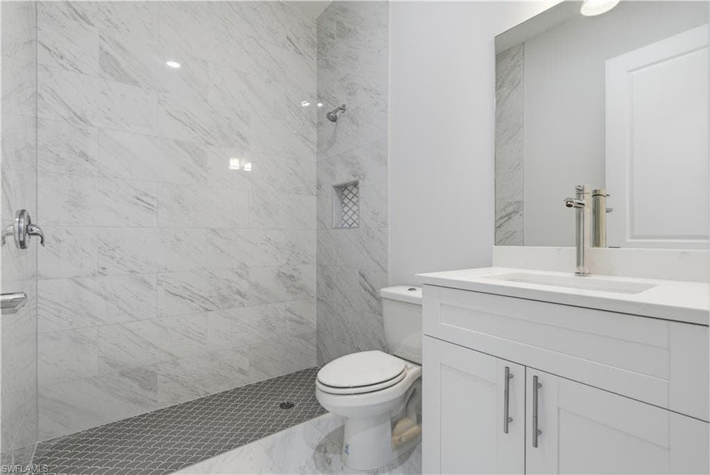 100 Zobora CIR, FORT MYERS FL 33913-16