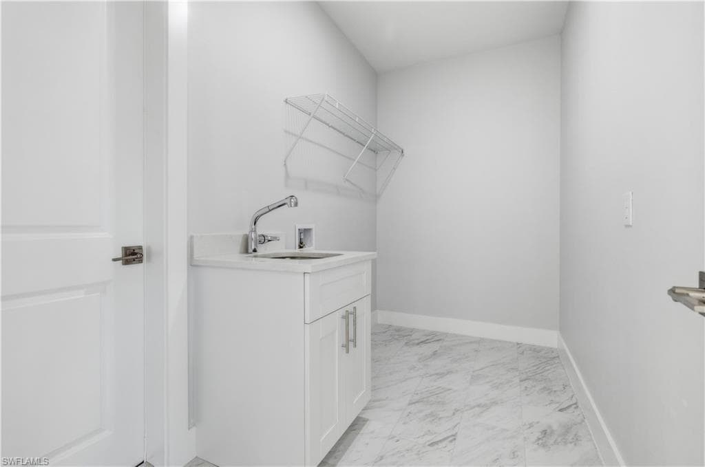 100 Zobora CIR, FORT MYERS FL 33913-25