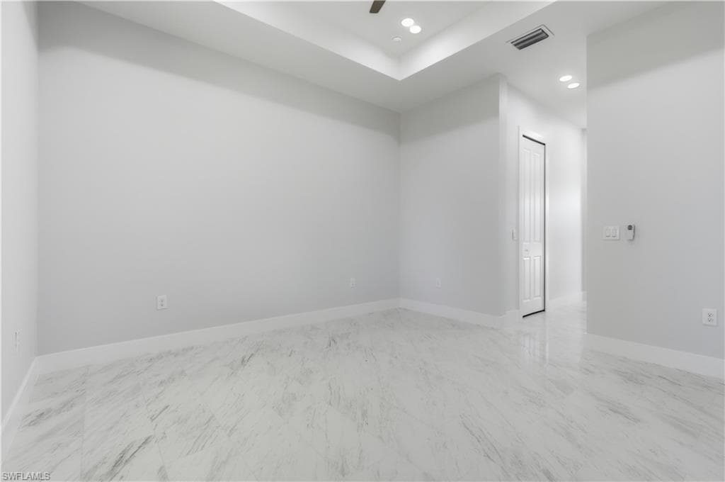 100 Zobora CIR, FORT MYERS FL 33913-19