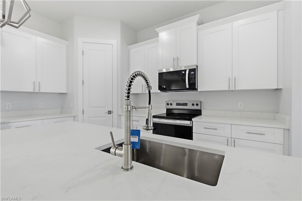 100 Zobora CIR, FORT MYERS FL 33913-8