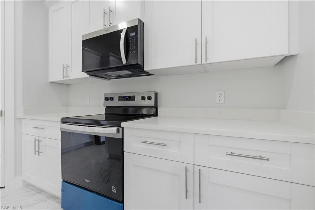 100 Zobora CIR, FORT MYERS FL 33913-9