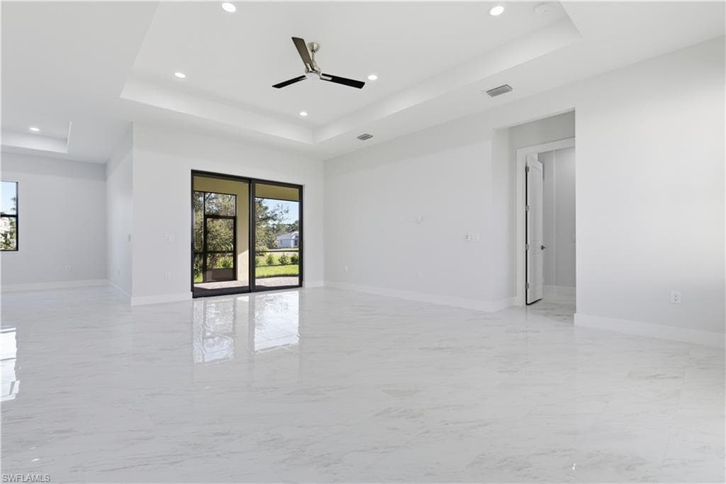 100 Zobora CIR, FORT MYERS FL 33913-13