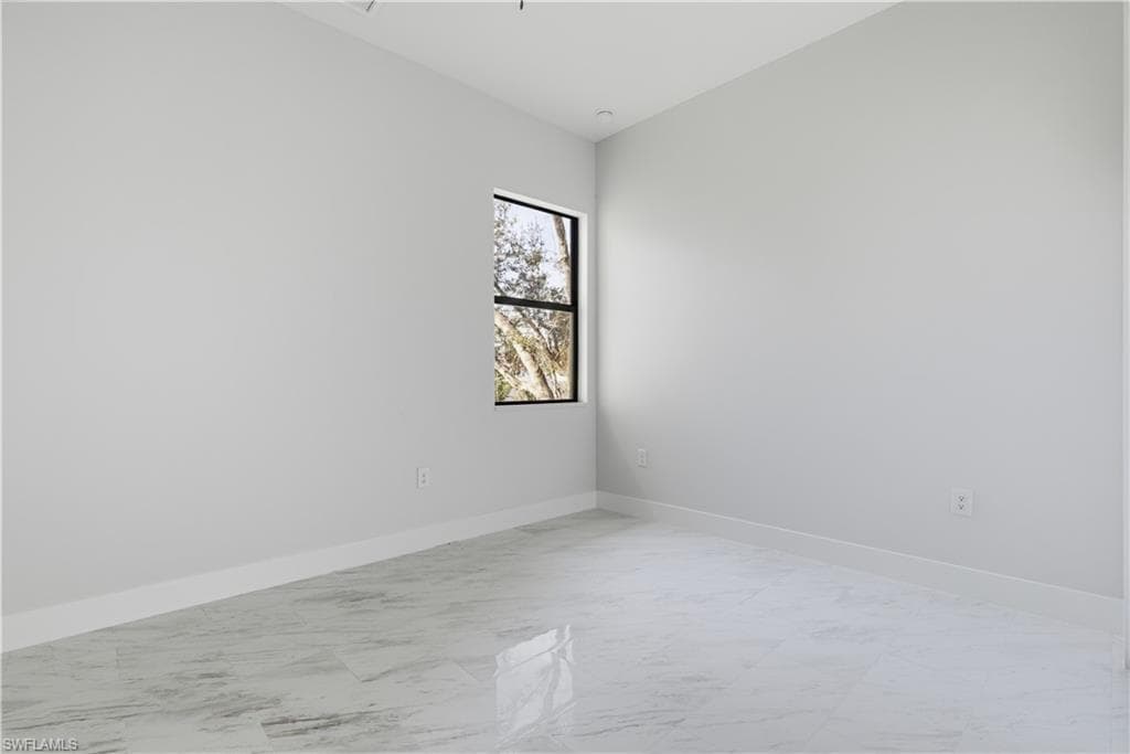 100 Zobora CIR, FORT MYERS FL 33913-17