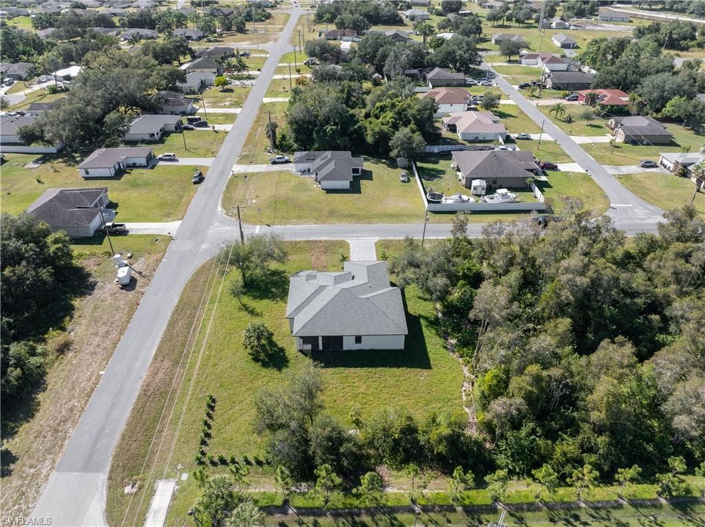 100 Zobora CIR, FORT MYERS FL 33913-39