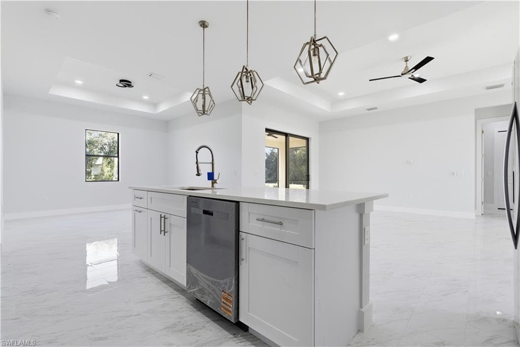 100 Zobora CIR, FORT MYERS FL 33913-7