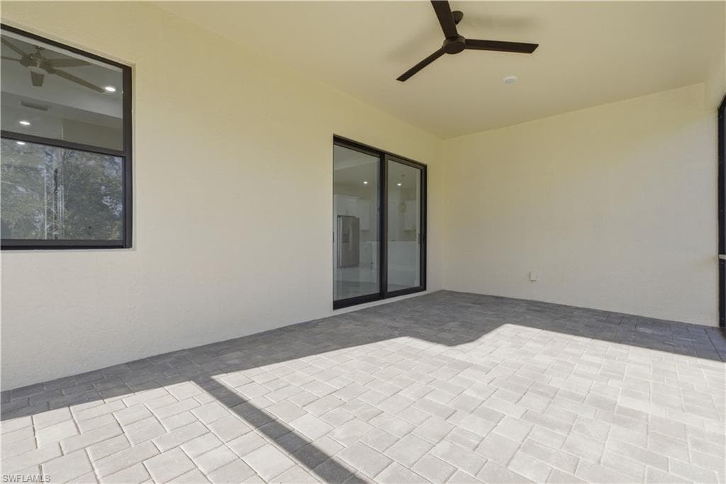 100 Zobora CIR, FORT MYERS FL 33913-24