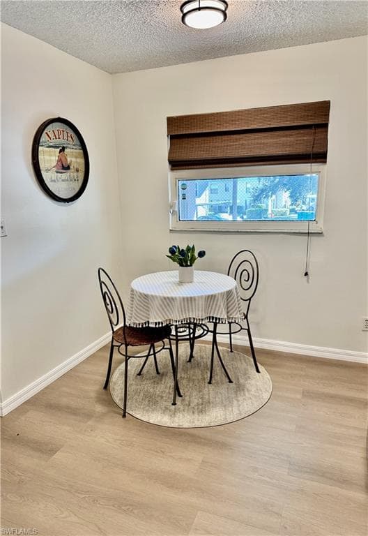 645 Squire CT # 202, NAPLES FL 34104-2