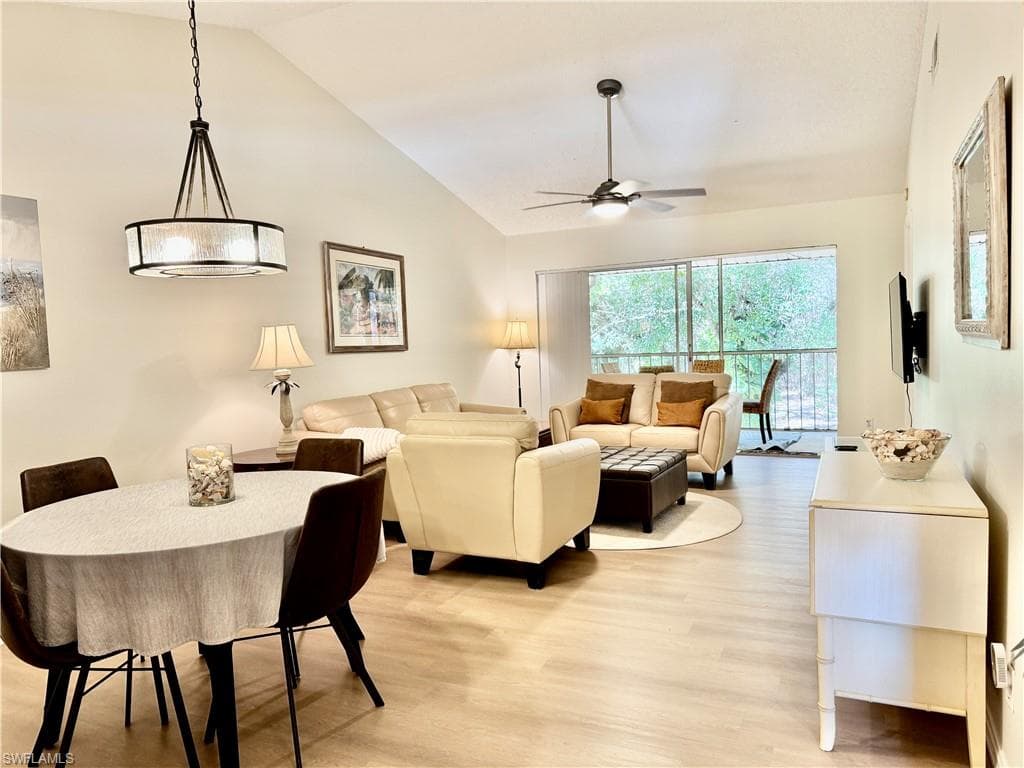 645 Squire CT # 202, NAPLES FL 34104-19