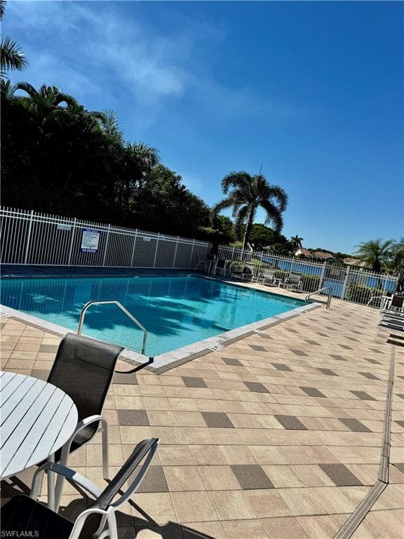 645 Squire CT # 202, NAPLES FL 34104-33