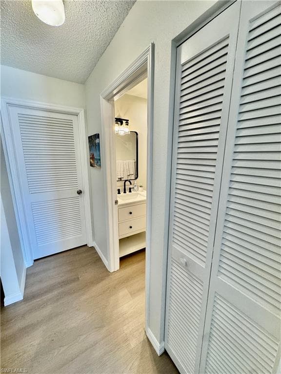 645 Squire CT # 202, NAPLES FL 34104-14