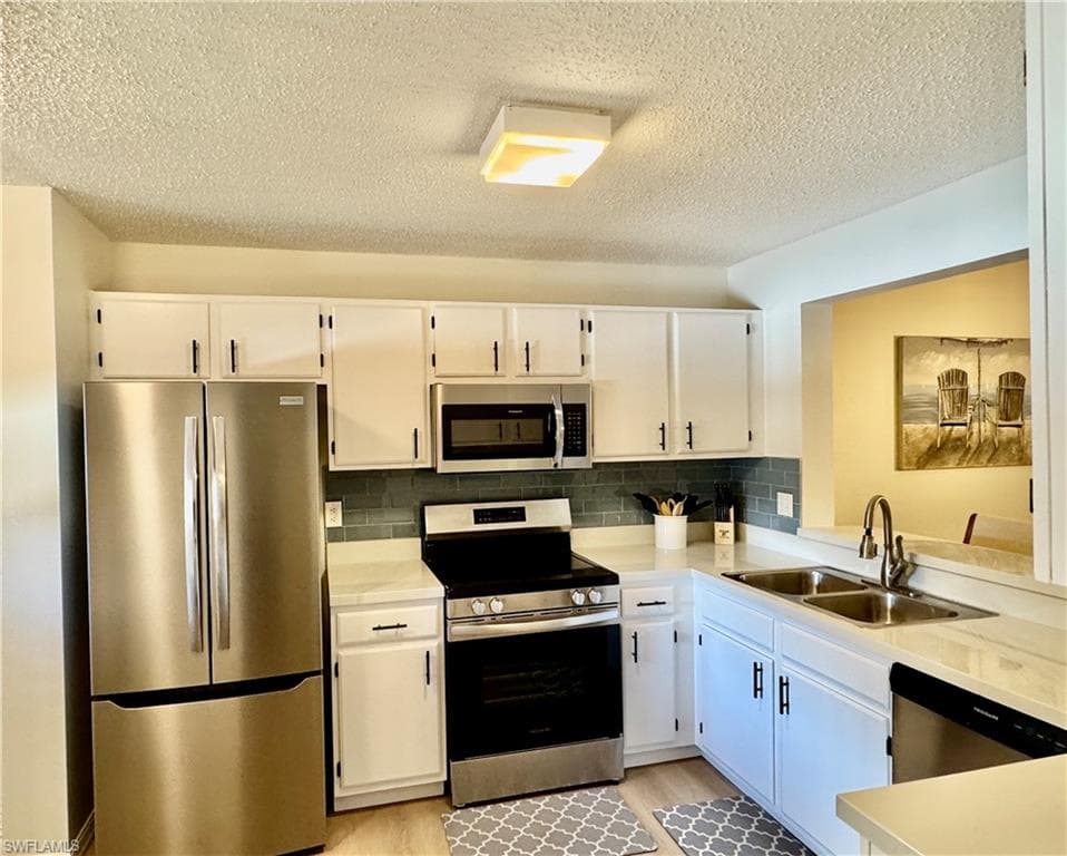 645 Squire CT # 202, NAPLES FL 34104-3