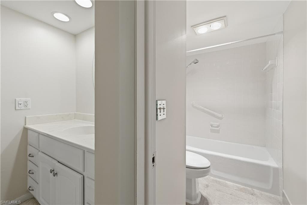 25804 Cockleshell DR # 112, BONITA SPRINGS FL 34135-18