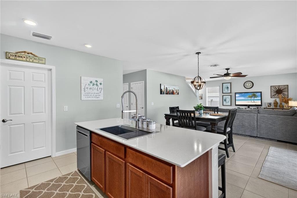 3453 Cancun CT, CAPE CORAL FL 33909-8