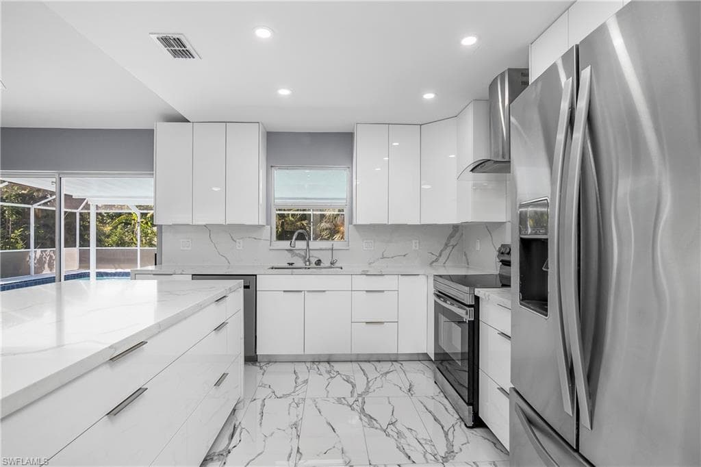 2524 Dora CT, LEHIGH ACRES FL 33971-4