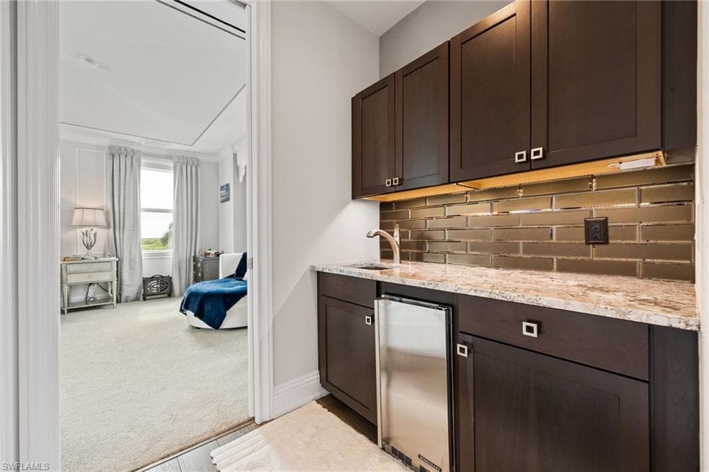 6521 Jacobs DR, FORT MYERS FL 33908-19