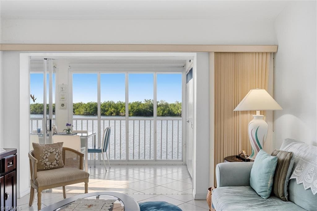 1165 Mainsail DR # 611, NAPLES FL 34114-8