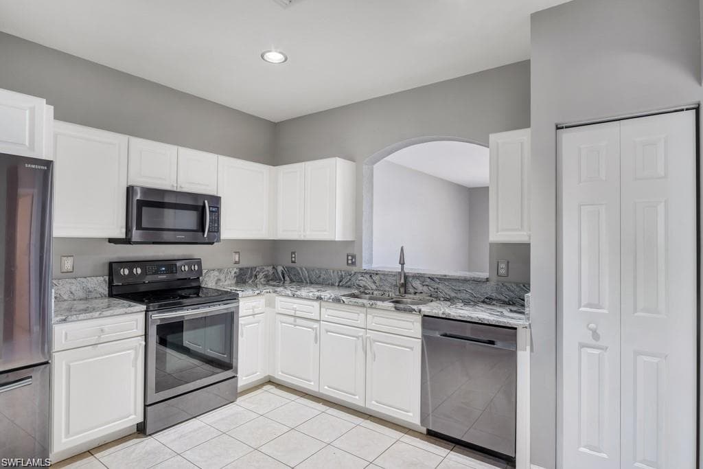 10030 Salina ST, FORT MYERS FL 33905-2