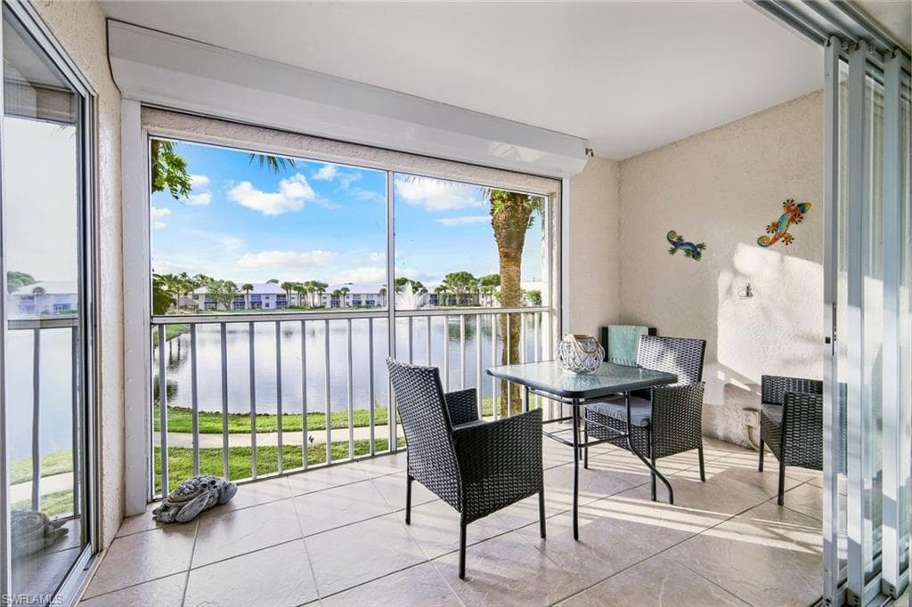 851 Gulf Pavilion DR # 202, NAPLES FL 34108-15