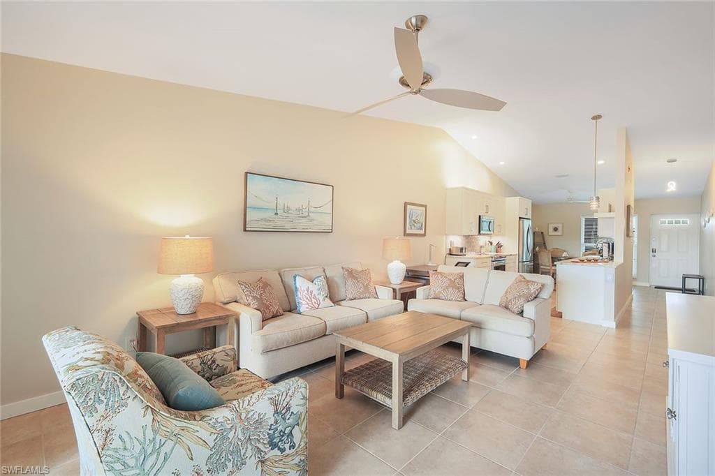 851 Gulf Pavilion DR # 202, NAPLES FL 34108-2