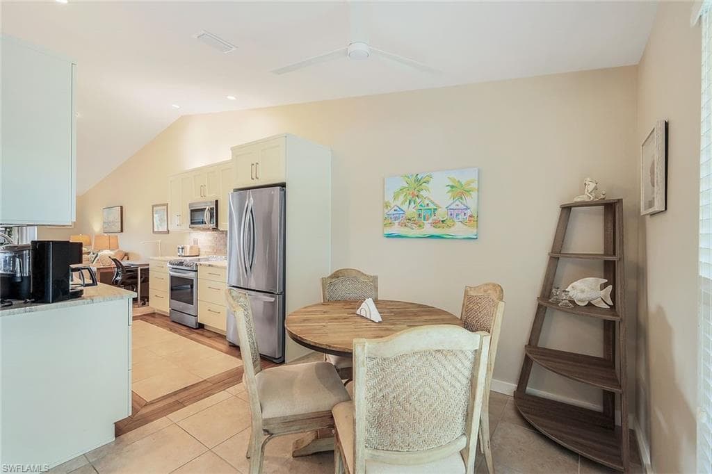 851 Gulf Pavilion DR # 202, NAPLES FL 34108-8
