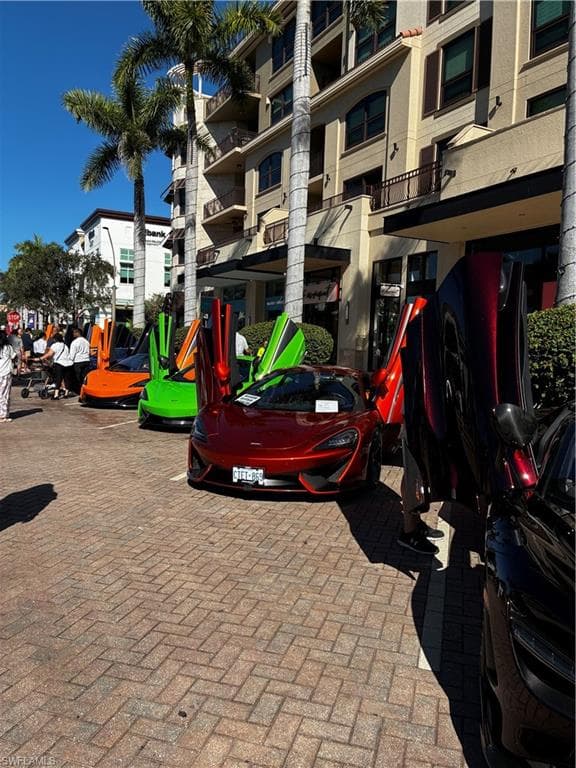 913 Carrick Bend CIR # 202, NAPLES FL 34110-40