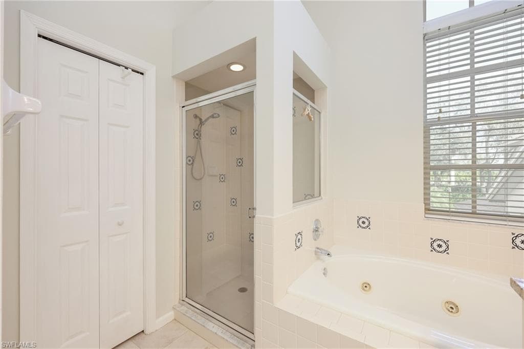 7828 Gardner DR # 202, NAPLES FL 34109-19