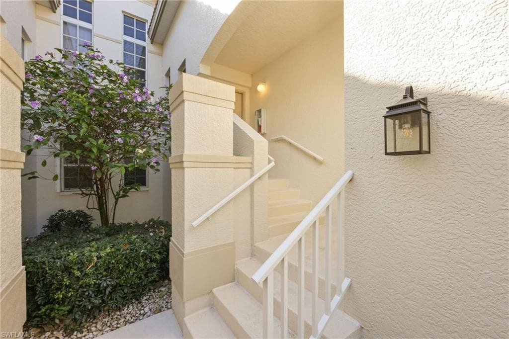 7828 Gardner DR # 202, NAPLES FL 34109-30