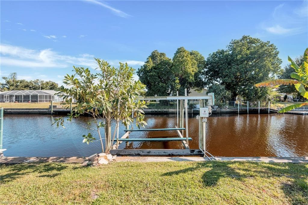 1366 Sunrise DR, NORTH FORT MYERS FL 33917-37