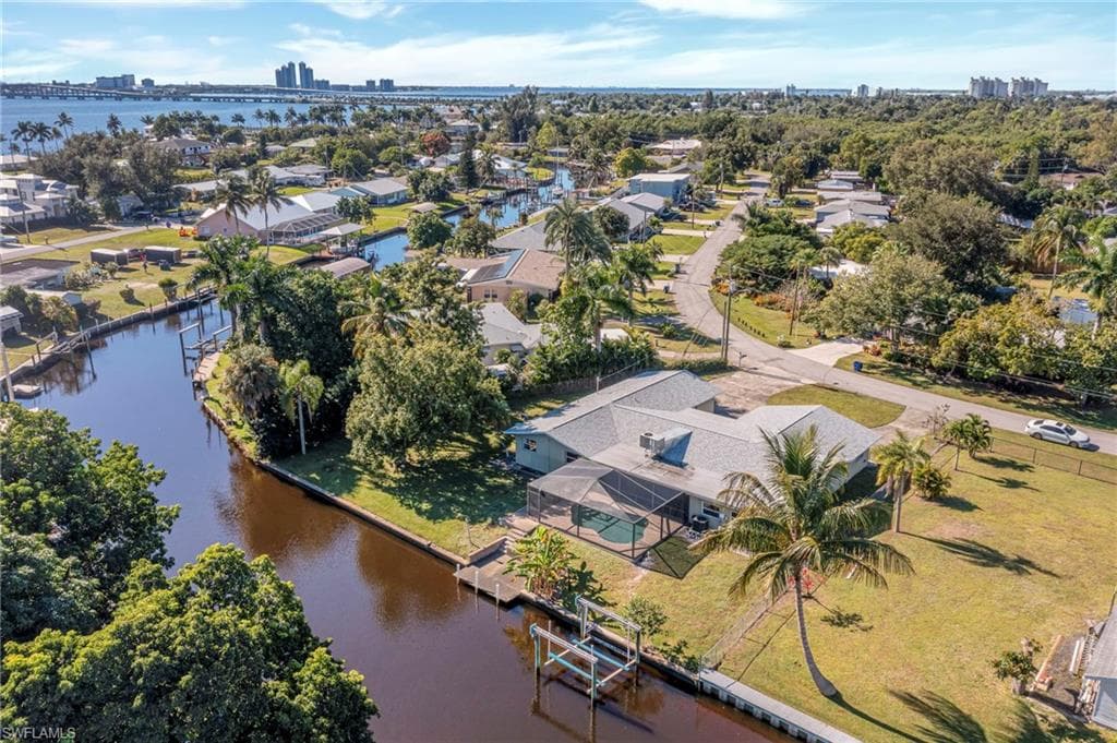 1366 Sunrise DR, NORTH FORT MYERS FL 33917-44