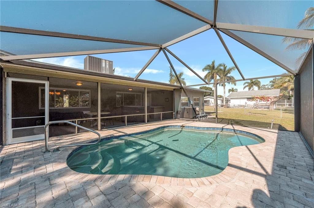 1366 Sunrise DR, NORTH FORT MYERS FL 33917-36