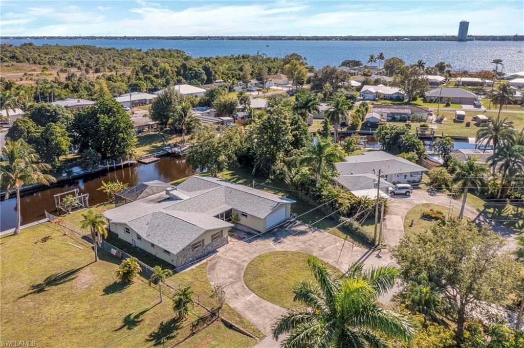 1366 Sunrise DR, NORTH FORT MYERS FL 33917-43