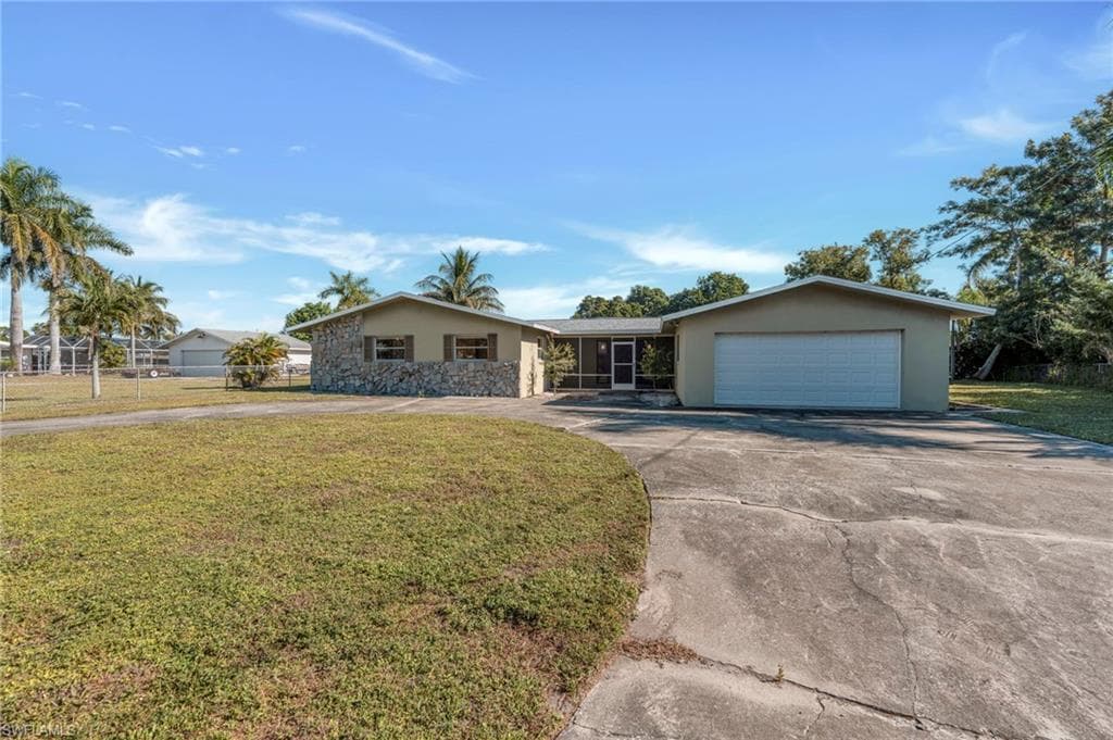 1366 Sunrise DR, NORTH FORT MYERS FL 33917-38