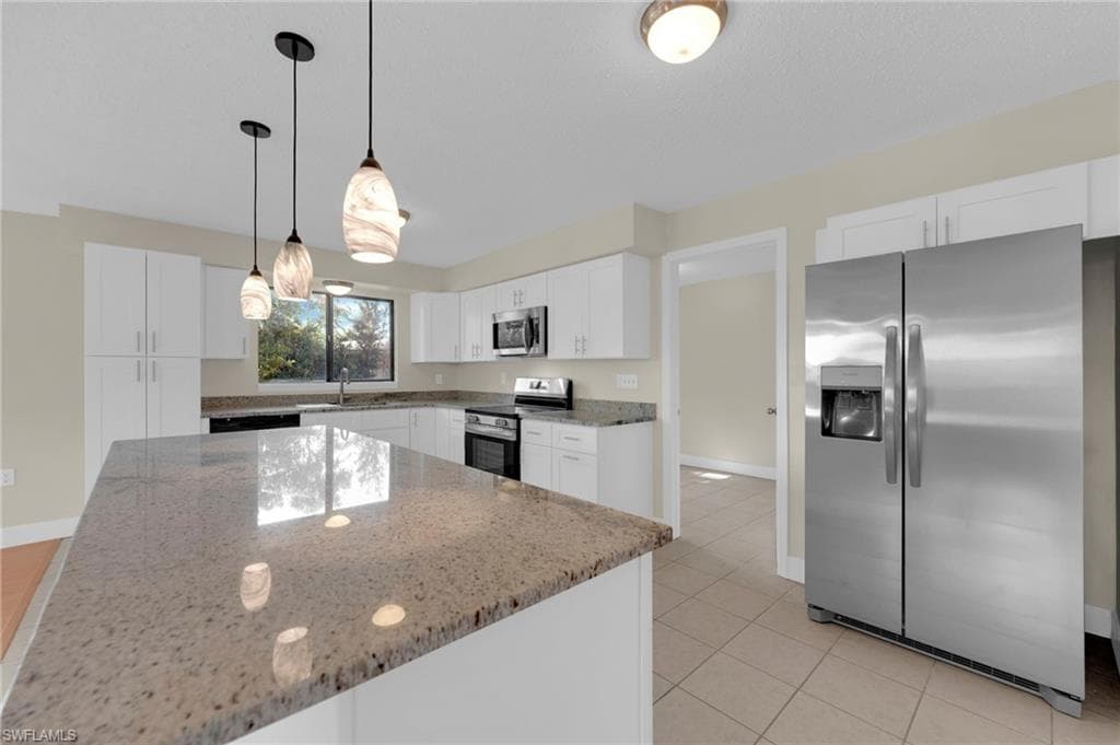 1366 Sunrise DR, NORTH FORT MYERS FL 33917-7