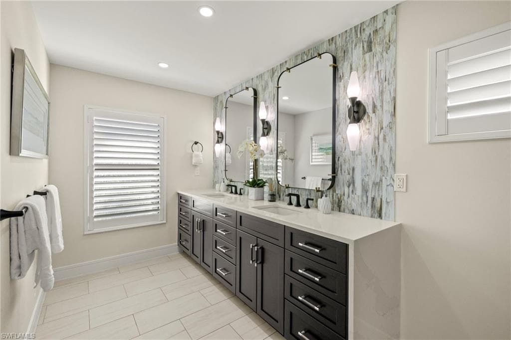 930 Kings Crown DR, SANIBEL FL 33957-21