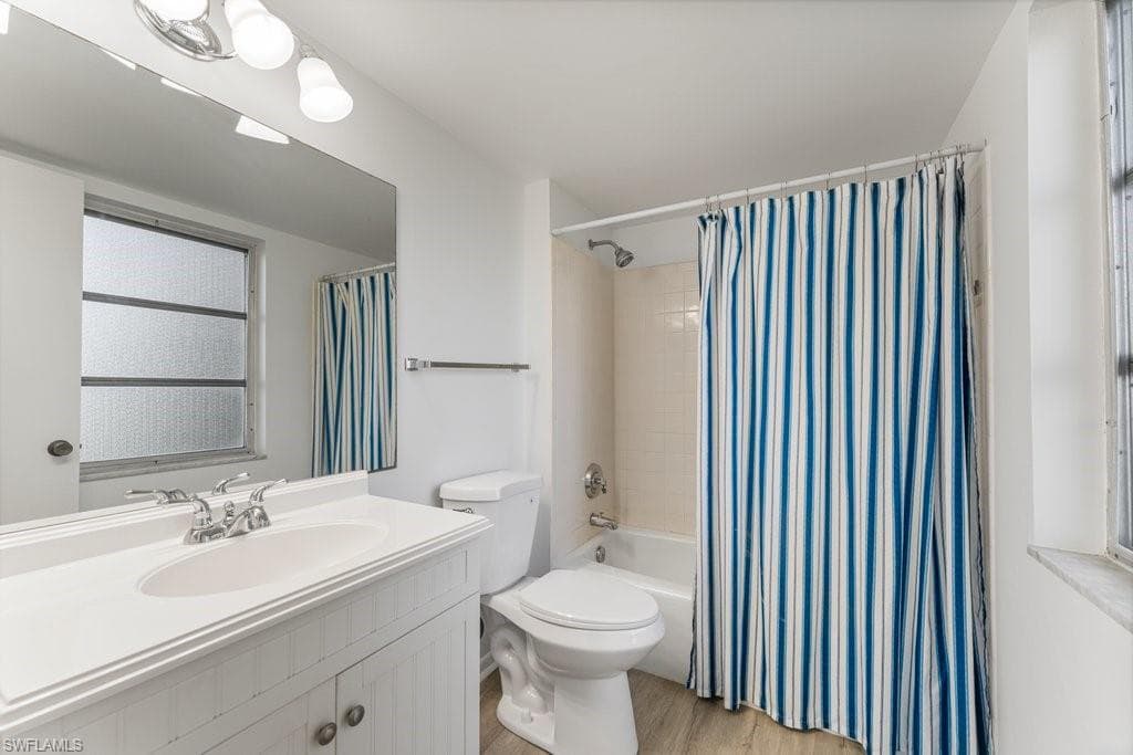 200 Pebble Beach BLVD # D103, NAPLES FL 34113-8