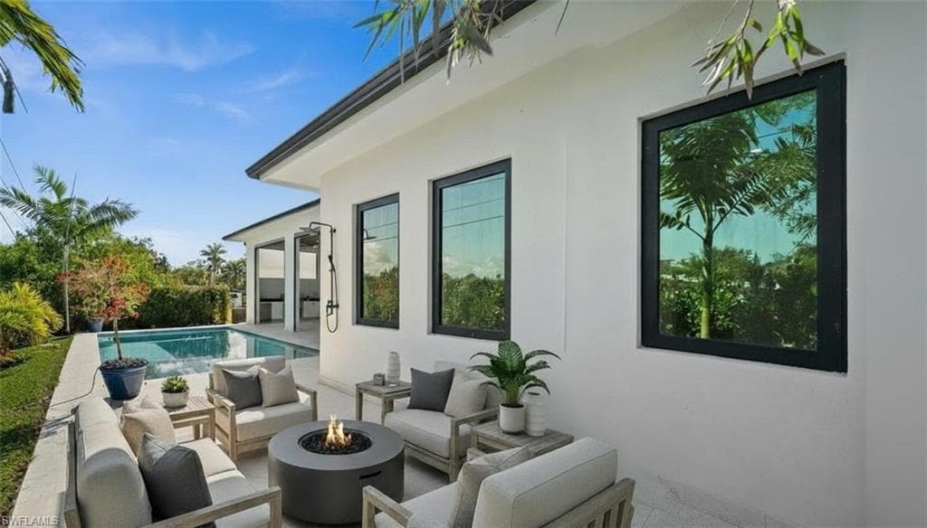 1045 Morningside DR, NAPLES FL 34103-26