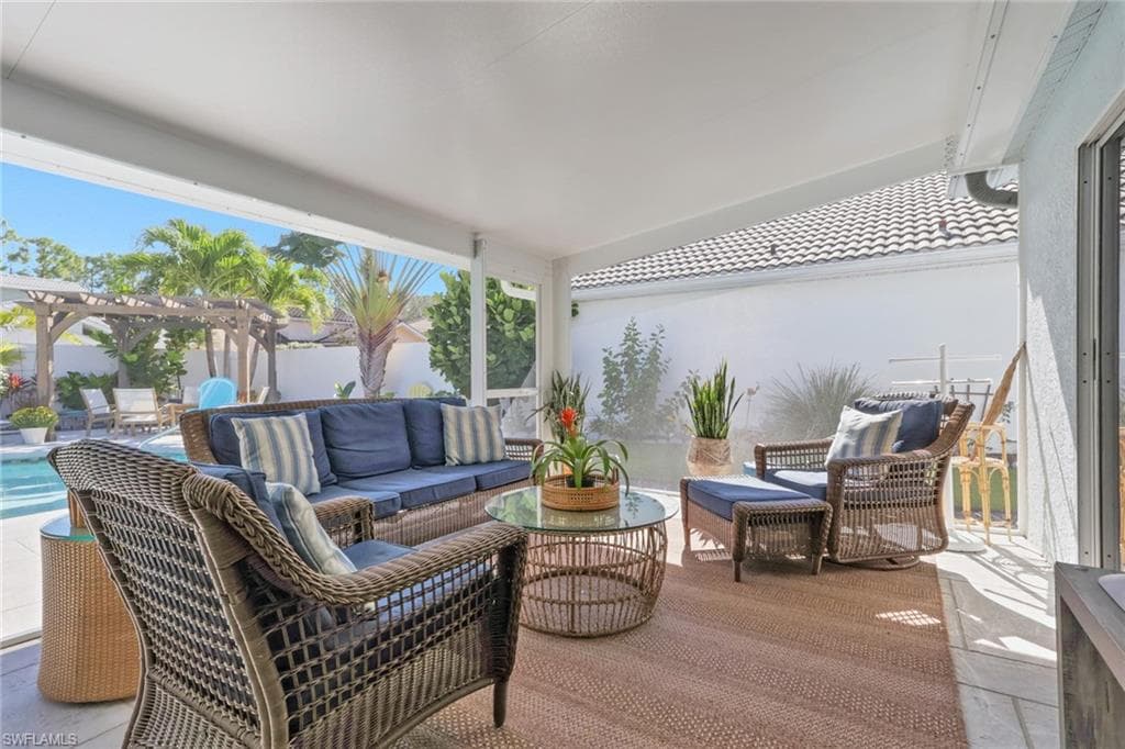 1151 Jardin DR, NAPLES FL 34104-25