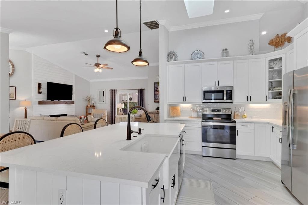 1151 Jardin DR, NAPLES FL 34104-4