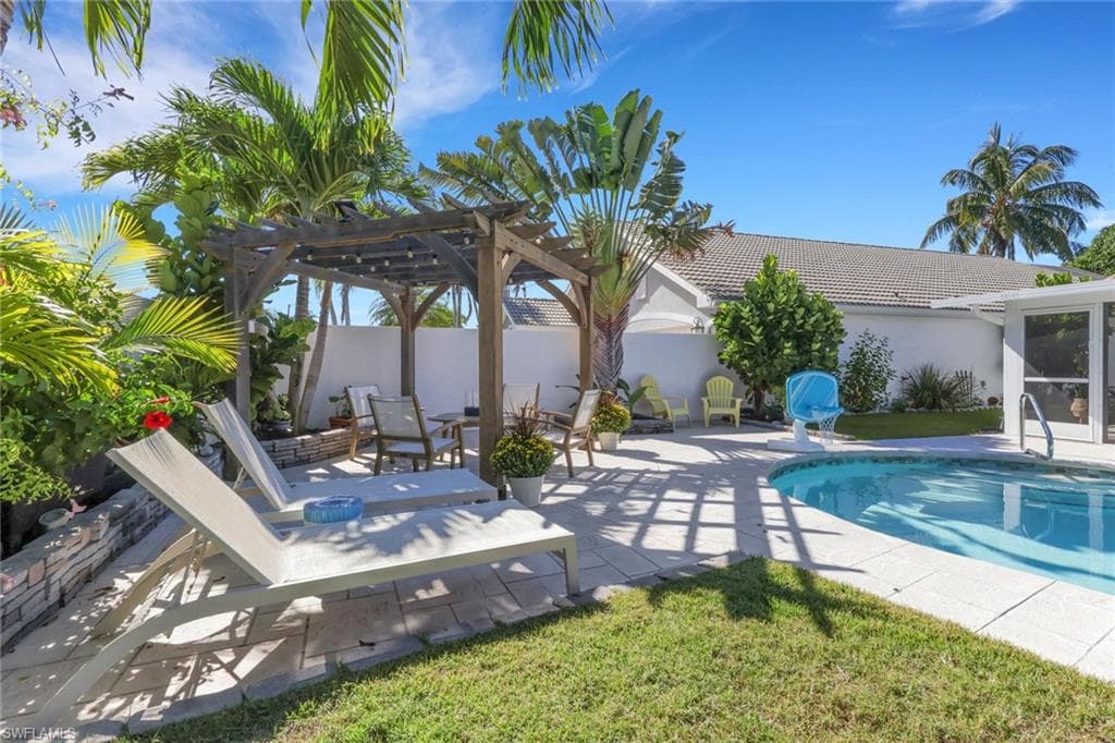 1151 Jardin DR, NAPLES FL 34104-32