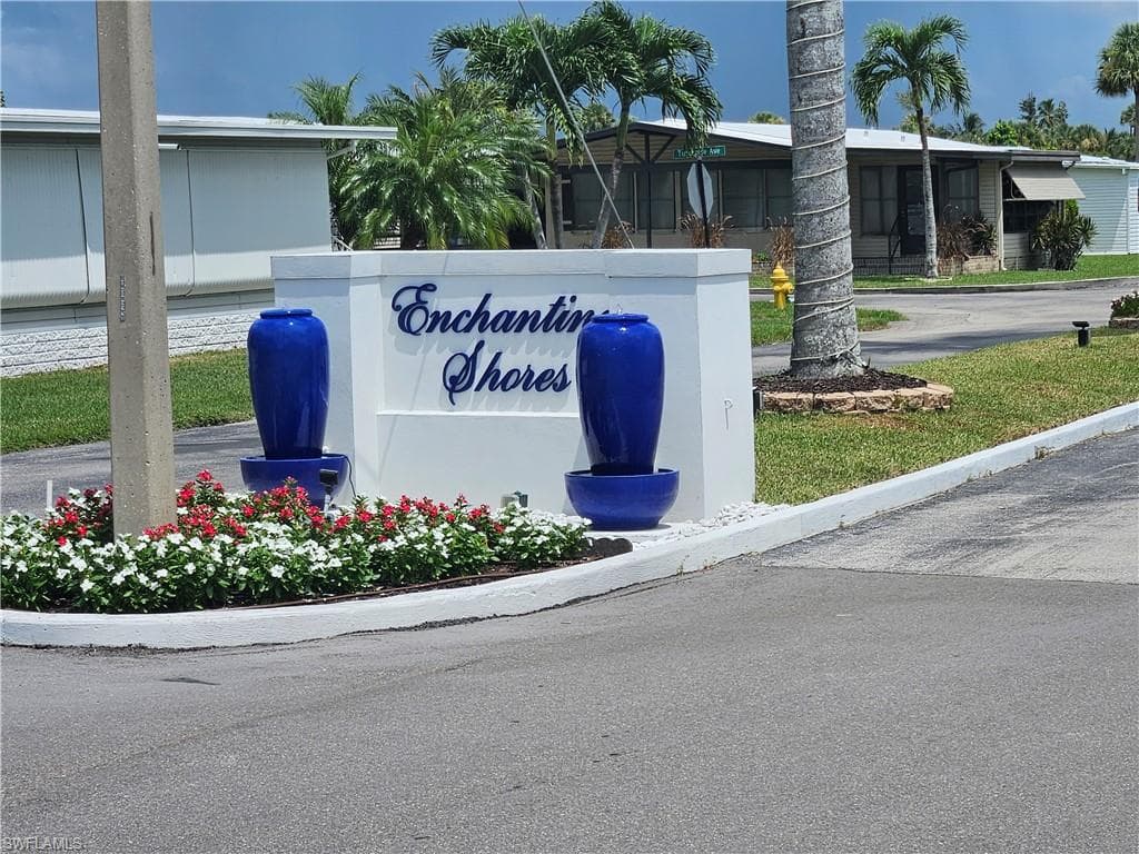38 Turquoise AVE # 38T, NAPLES FL 34114-28