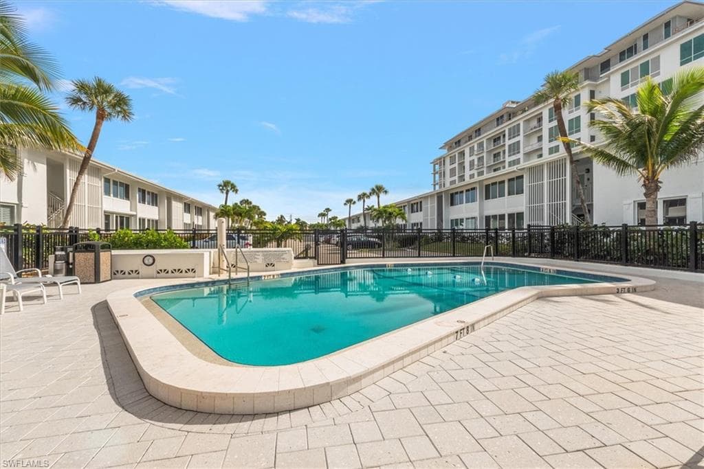 1065 Gulf Shore BLVD N # 205, NAPLES FL 34102-6