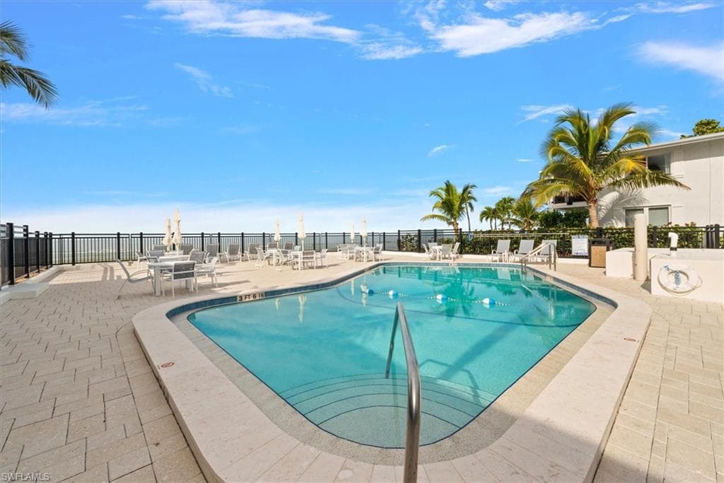1065 Gulf Shore BLVD N # 205, NAPLES FL 34102-3
