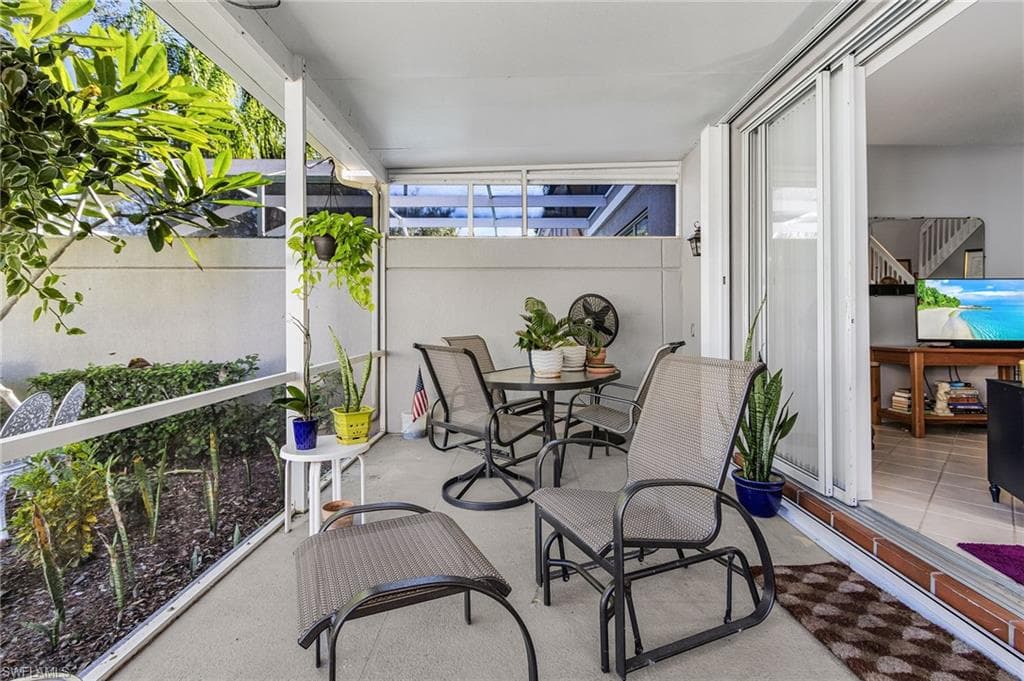 5733 Cove CIR, NAPLES FL 34119-22