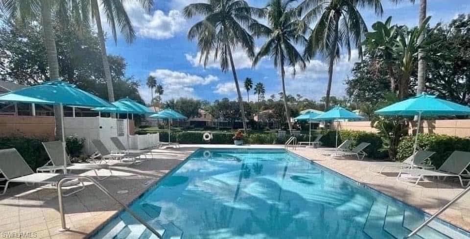 5733 Cove CIR, NAPLES FL 34119-26