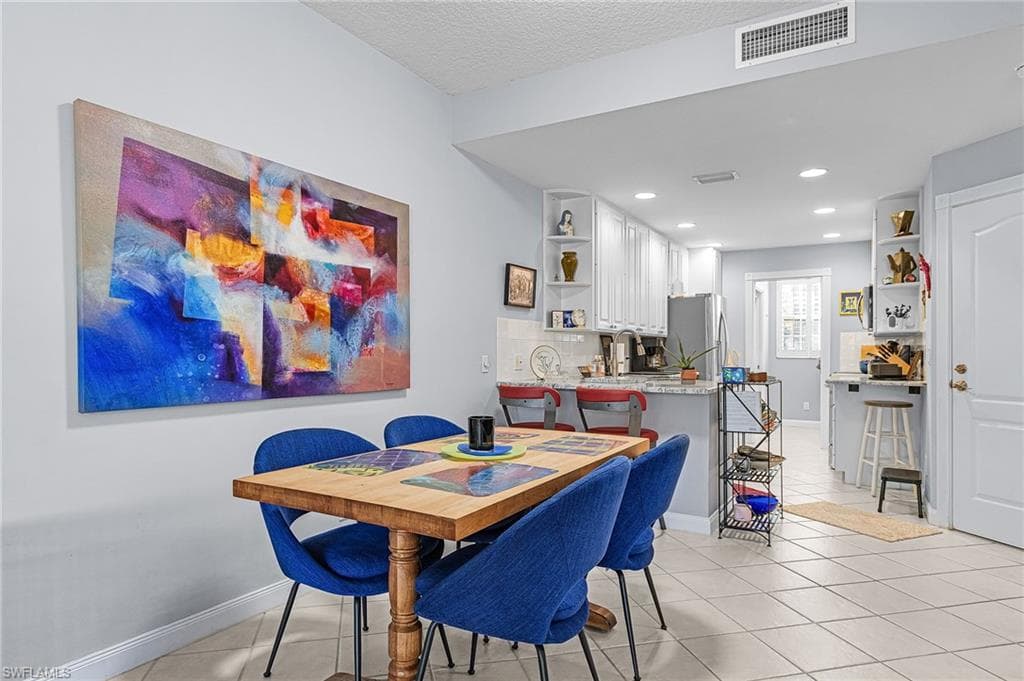 5733 Cove CIR, NAPLES FL 34119-5