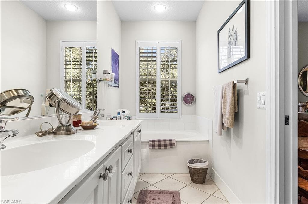 5733 Cove CIR, NAPLES FL 34119-16