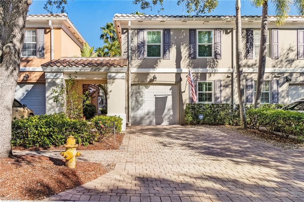 5733 Cove CIR, NAPLES FL 34119-2