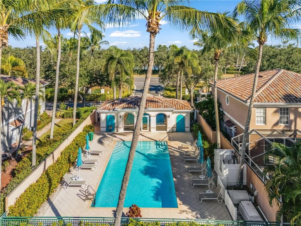 5733 Cove CIR, NAPLES FL 34119-27