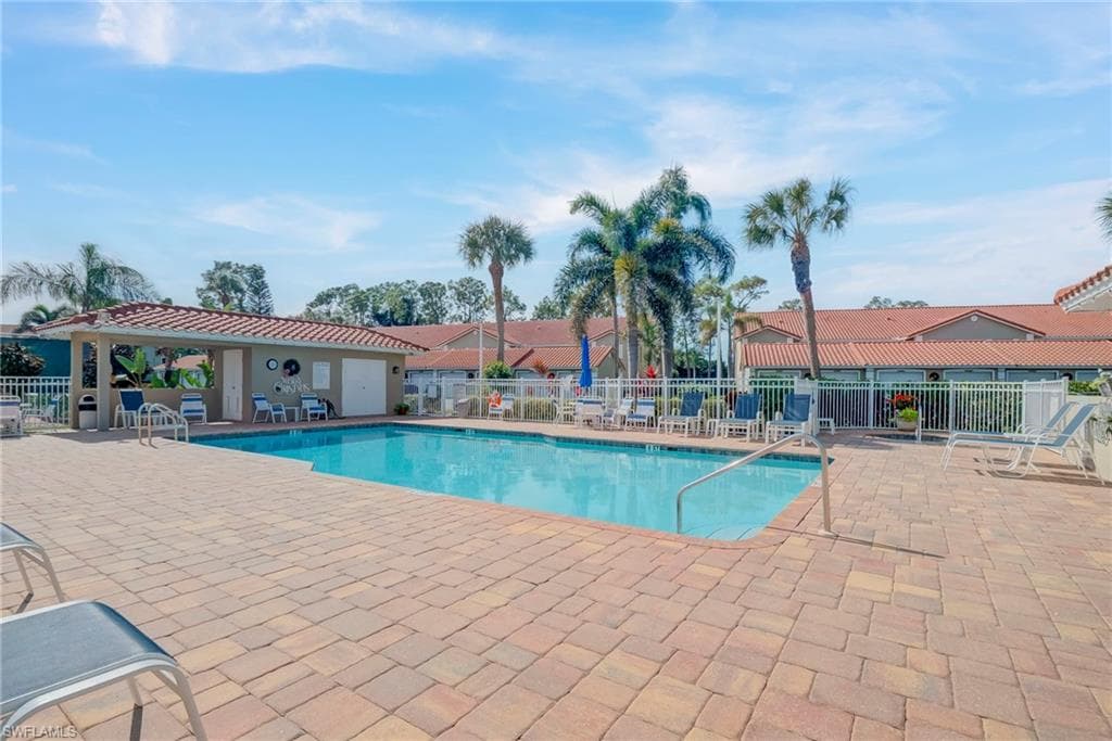 5869 Cobblestone LN # E101, NAPLES FL 34112-23